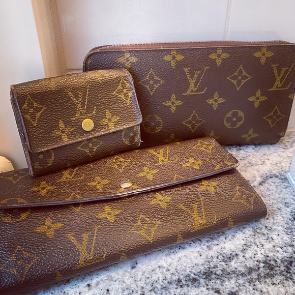 Louis Vuitton Handbags - SOLD• Louis Vuitton Monogram Card Case